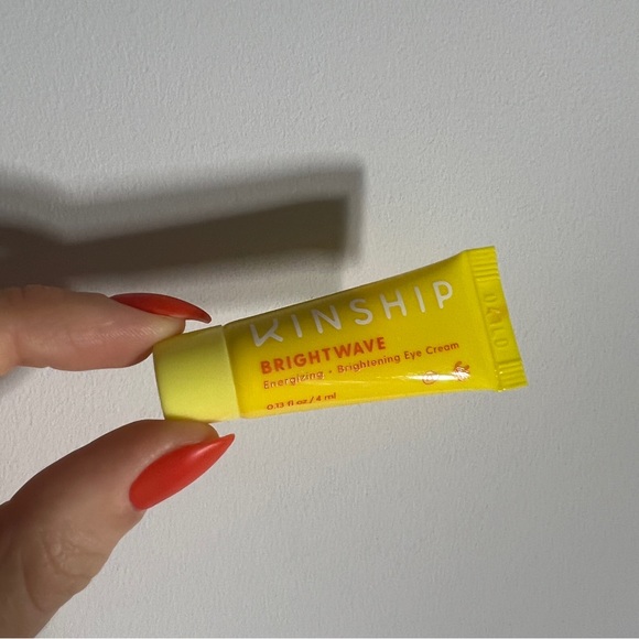 Kinship brightwave vitamin C brightening and energizing eye cream mini to try - Picture 3 of 6